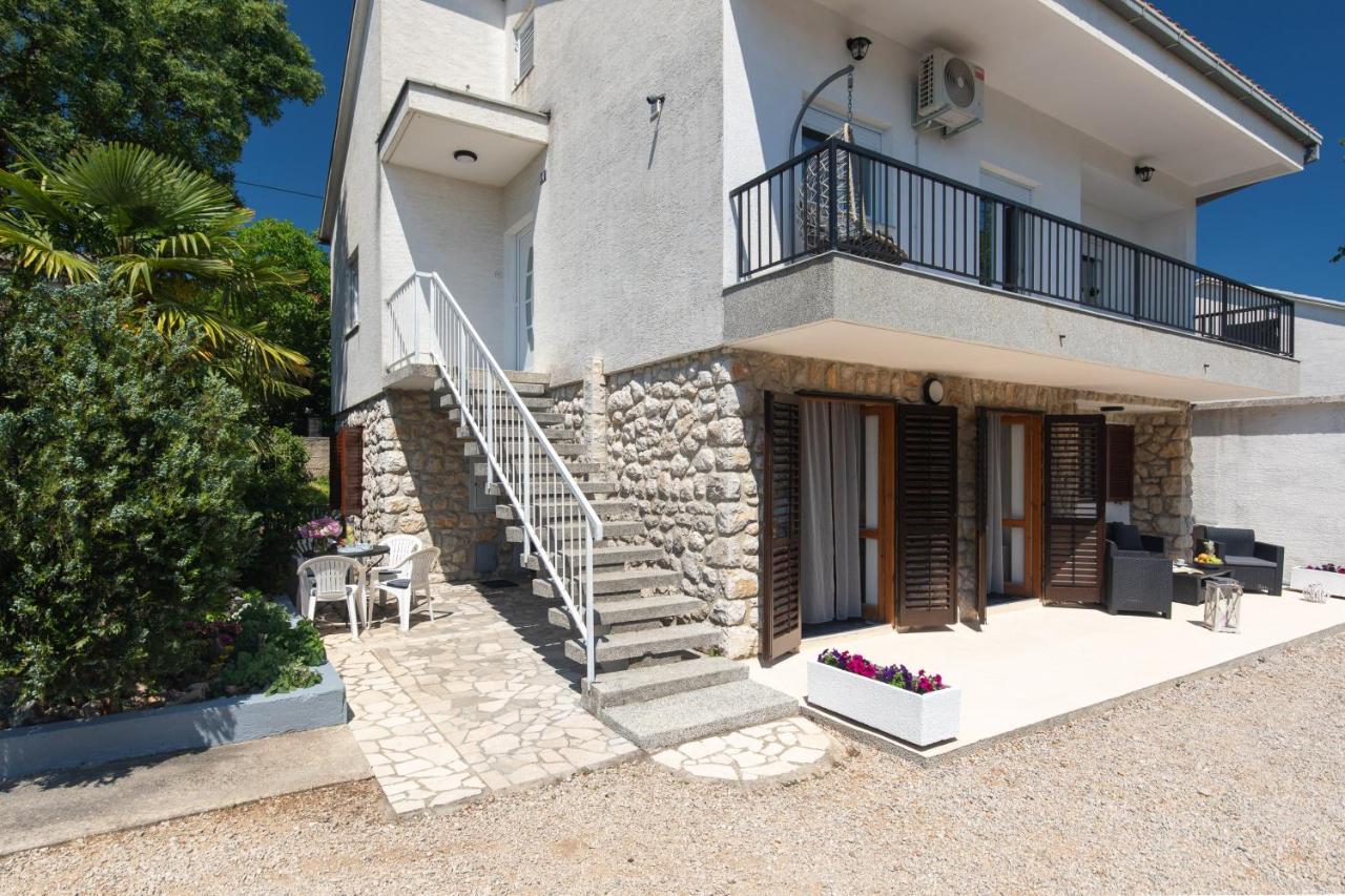 Lora Apartmán