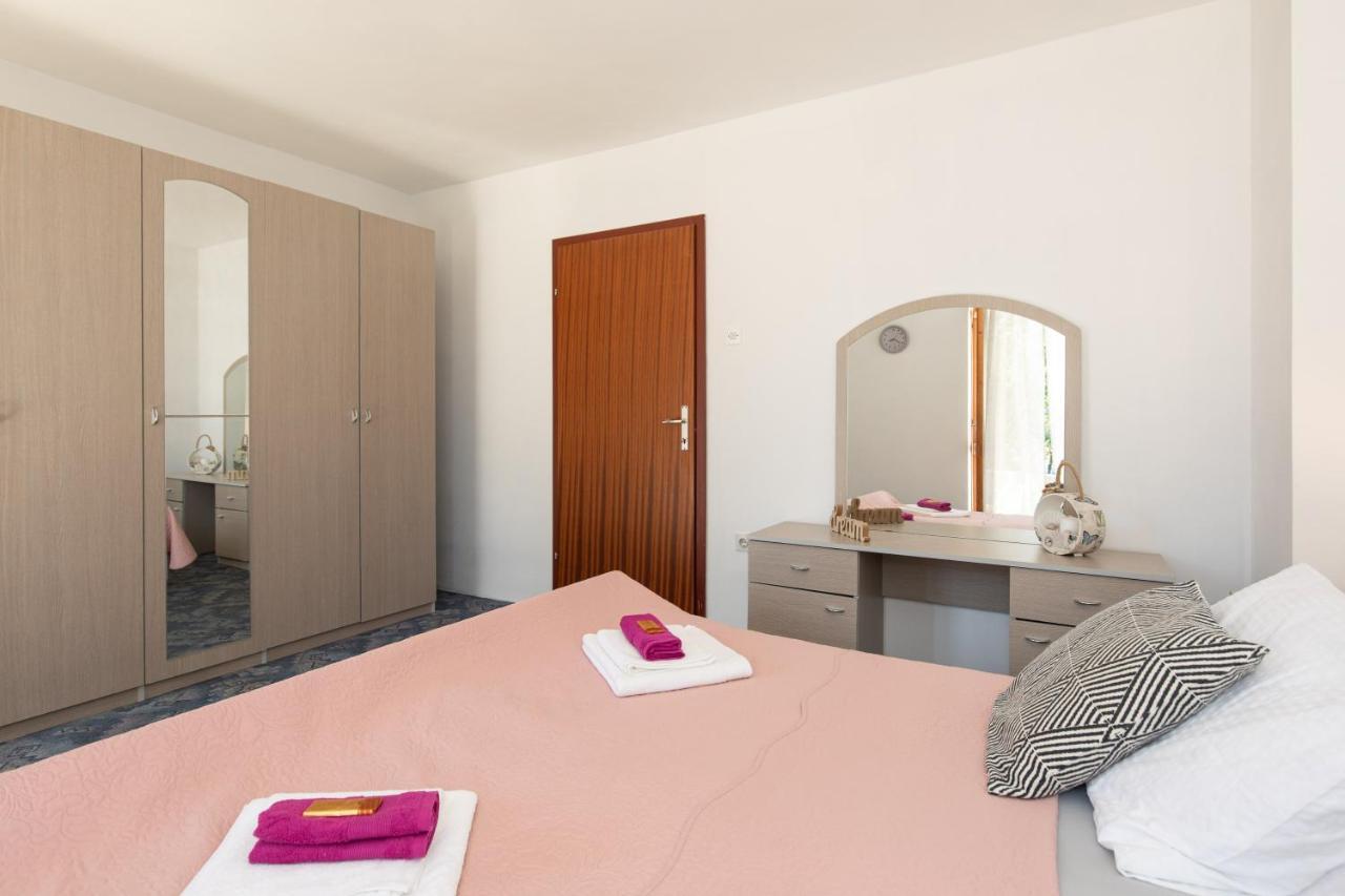 Lora Apartment